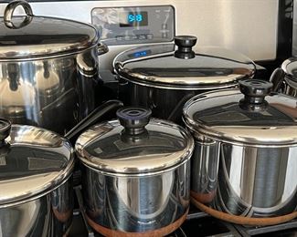 Revere Ware Pots & Pans 12 pcs
Revere Ware Stock Pot w Lid