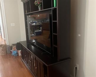 Entertainment center, bought from Bell fort furniture, all hard wood. Original owner, bought at close to $4000 dollars
It comprises two separable parts:Top part measures 80.5x10.5x53.5, l/w/h, the bottom part measures 84x21x28, l/w/h.