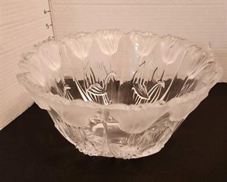 Vintage Block Tulip 24% lead crystal bowl (small chip)