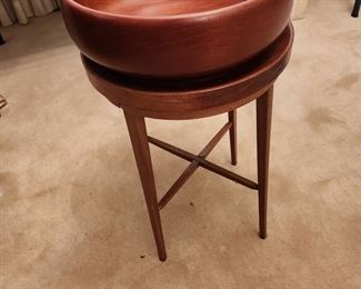 California redwood bowl with stand (18 x 12 cracked)