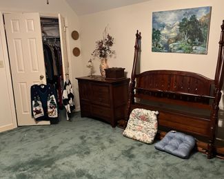 Link Taylor 4 poster queen bed 