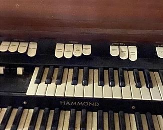 Hammond L 111 Organ with large Leslie  122 Speaker