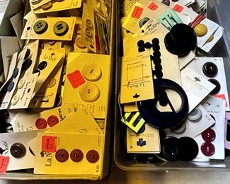 Many vintage buttons