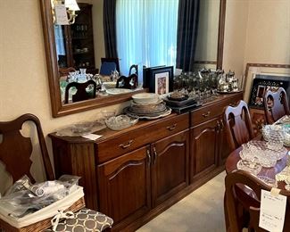 Large mirror, long credenza