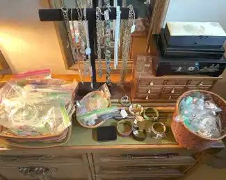 Jewelry and jewelry boxes