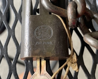 Hurd padlock with chain