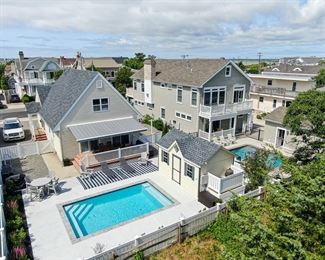 Nearly new 16' x 20' shed