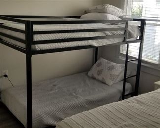 Contemporary bunk bed set - detail