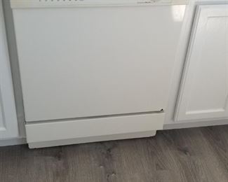 GE dishwasher - plastic interior