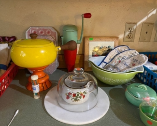 Vintage kitchenware, vintage pyrex