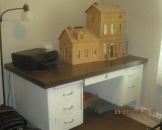 doll house with furniture