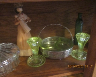 Uranium glassware
