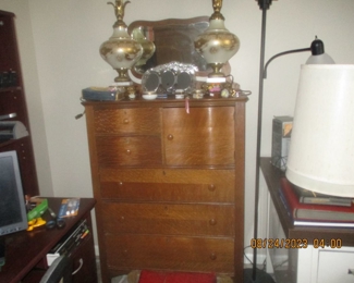 Bachelor's chest with mirror