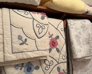 Bedspreads and comforters
