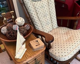 Narrow side table w drawer
Wood bowl w decorative wood balls