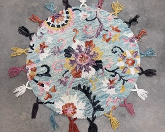 3' diameter Remy hooked wool area rug