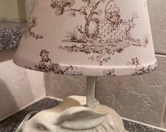 Ceramic base rabbit table lamp