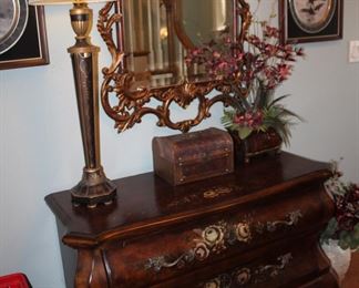 Ethan Allen bombe' chest