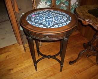 oval decorative table