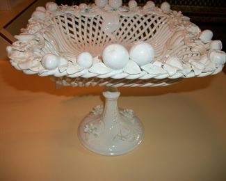 Spanish fruit basket with woven ceramic bowl and decorative base. "Fruta y Rafia" in Spanish.