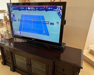 52 inch Sharp TV with great picture, Model LC-52D82U