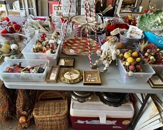 Cooler, picnic basket, sheets of. Ariosto wall or project finishes-tiered server , ornaments, mini mirrors 