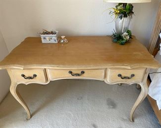 The writing desk, Ethan Allen of course like the vast majority of the home, pair with chair for Uber fun