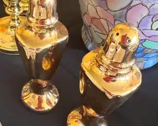 oneida salt and pepper shakers set