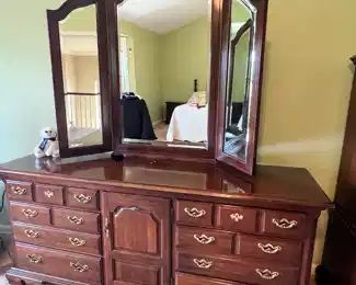 thomasville mirror trifold dresser