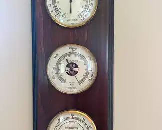 wall hanging barometer