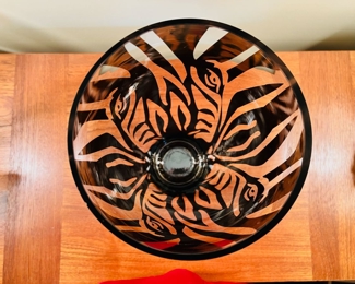 Vintage art glass vase with metallic ‘Zebra Head’ detail that is very evident when viewed from above