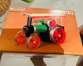 Mamod steam tractor.