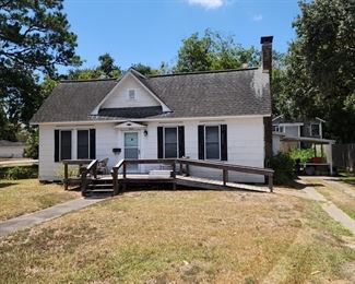 This house is bigger then it looks and FULL of treasures!! WE ARE STILL PULLING OUT TREASURES MORE PICTURES TO COME!