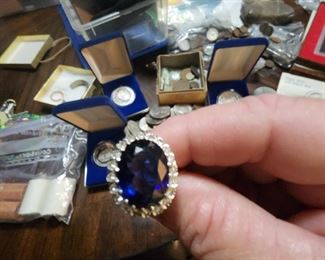 14 KT White Gold Ring with Sapphire and 20 Diamonds