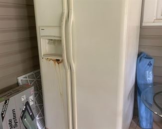 #47	Kenmore SXS Refrigerator - 36" wide - 25CU	 $75.00 			
