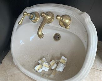 #64	Porcelain gold Faucet Sink - 22x19	 $20.00 			
