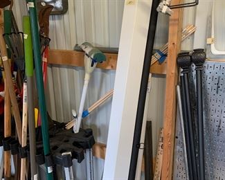 #75	DA-Lite Model C Pulldown Projector Screen	 $20.00 			
