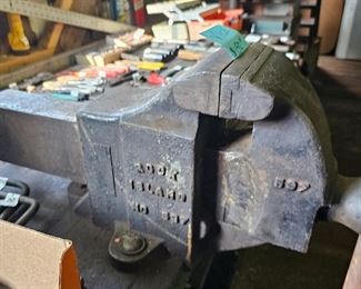 LARGE VISE
