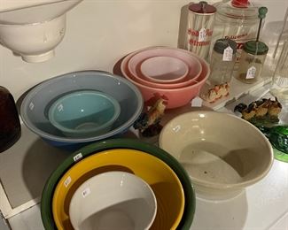 Pyrex and other mixing bowls 
