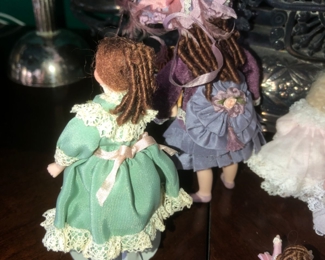 Back of mini dolls