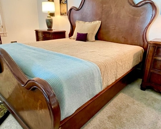 Detail pic, King bed