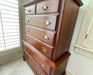 Detail pic, Traditional Mahogany Chest with Brass handles. Ogee feet
7 drawers