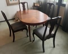 Small wood dining table w4chairs