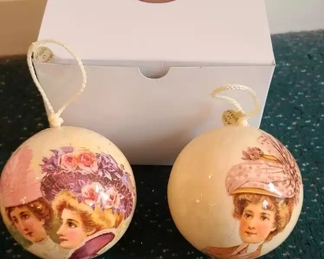 VM Victorian Ornament