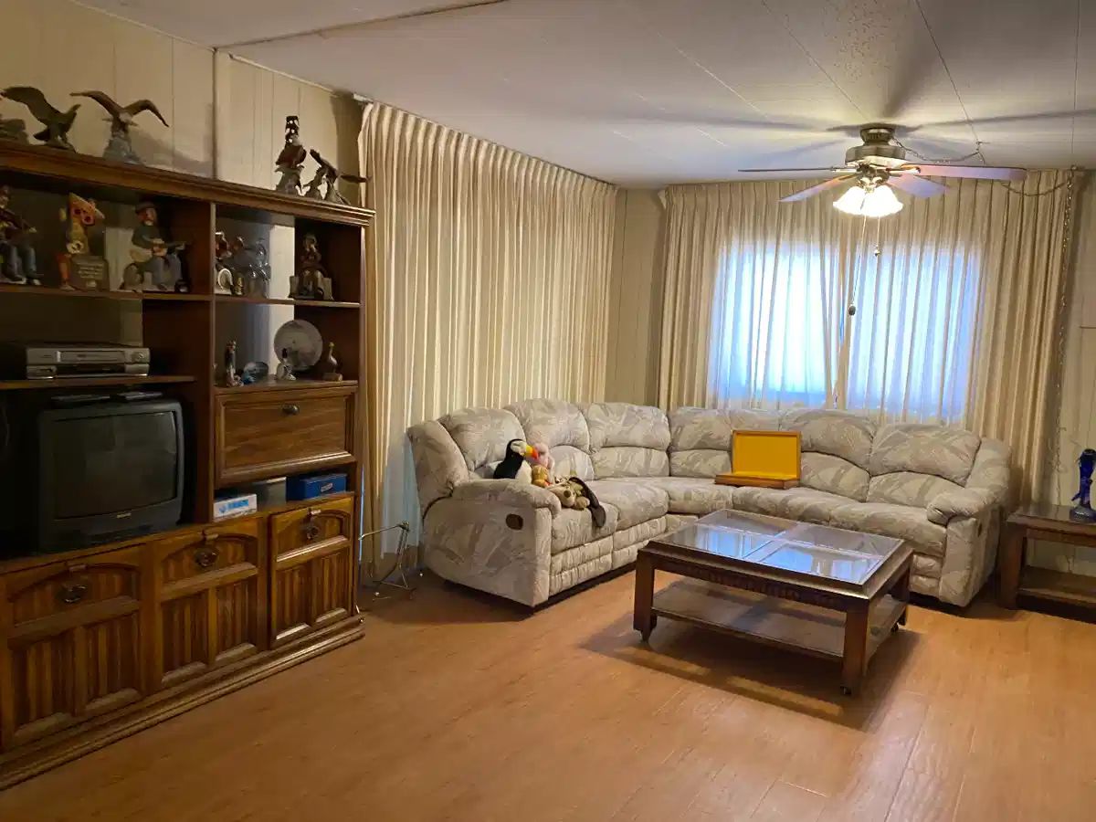 Brotherly Love HEMET Estate Sale! Elk Mason... starts on 8/25/2023