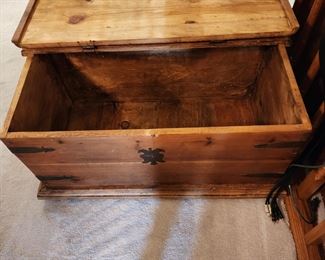 Coffee table/storage