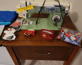 Fleetwood sewing machine