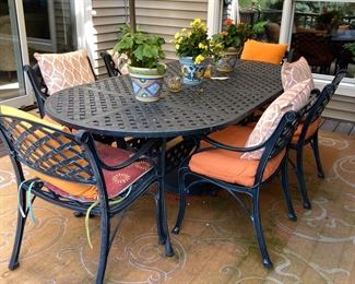 Oval Dining Table w/6 Arm Chairs