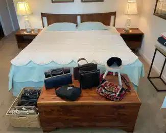 Broyhill Sculptra king size bed