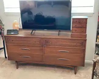 Broyhill Sculptra Credenza